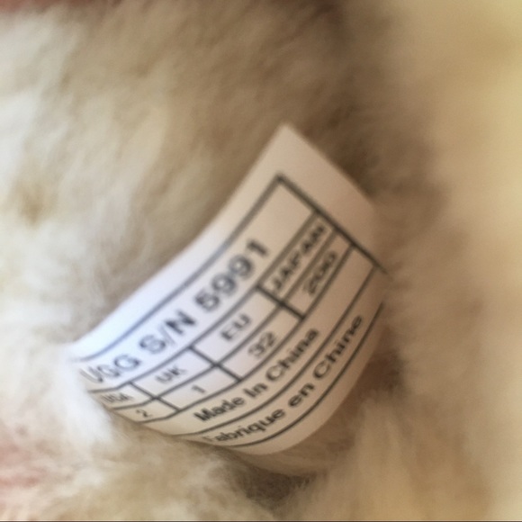 UGG Bailey Button Suede Sherpa Boots - Picture 16 of 16